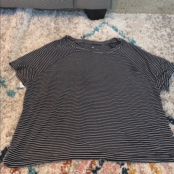 Black/ white striped american eagle top - Picture 1 of 1